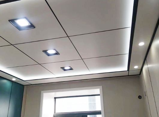 陽臺(tái)貼瓷磚還是集成墻板，比較后心里才有數(shù)